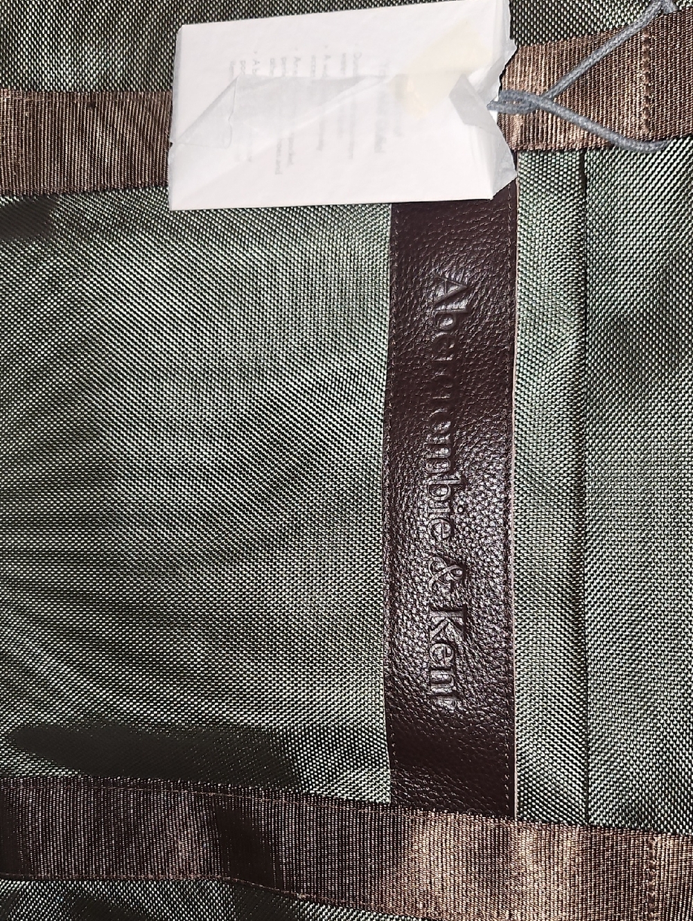 LARGE DUFFLE BAG, NEW! DESIGNER Carry On Bag, 24"X12" DUFFLE BAG, ABERCROMBIE - Picture 7 of 8